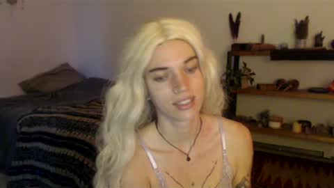 Snapshot of aaalllyyyo chatting on 15, 12, 2024 ally online show from 15, 12, 2024