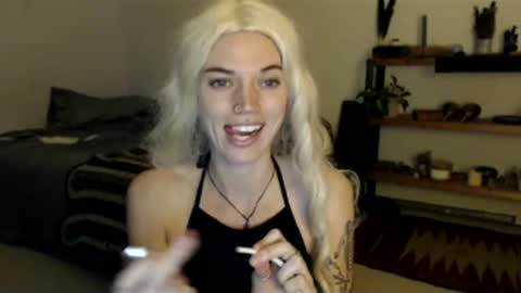 Snapshot of aaalllyyyo chatting on 6, 1, 2025 ally online show from 6, 1, 2025