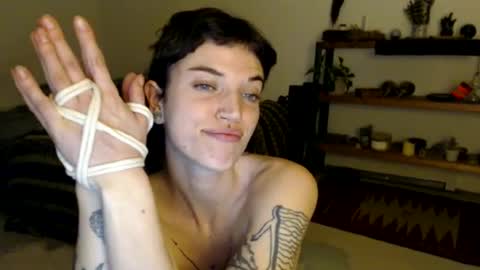 Snapshot of aaalllyyyo chatting on 2, 2, 2025 ally online show from 2, 2, 2025