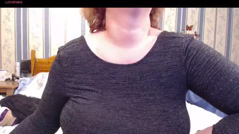 Snapshot of aamarillis chatting on 18, 6, 2026 NINA online show from 18, 6, 2026