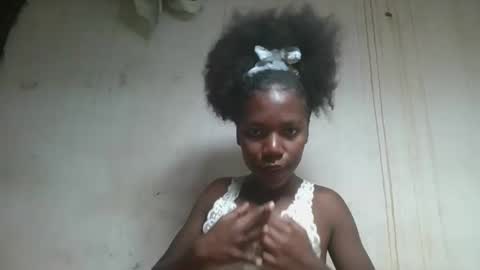 Snapshot of aangelinee chatting on 15, 10, 2025 aangelinee online show from 15, 10, 2025