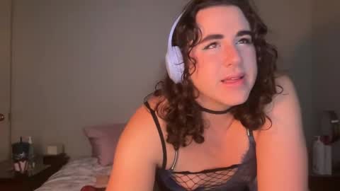 Snapshot of aar_rege chatting on 13, 9, 2025 sluttyemmie online show from 13, 9, 2025