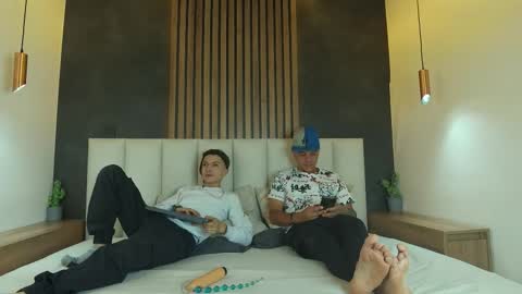 AARON  CHRIS online show from 9, 9, 2025