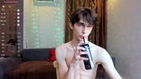 Snapshot of aaron_bang chatting on 18, 6, 2026 Aaron Bang online show from 18, 6, 2026