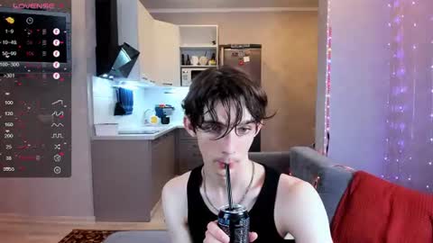 Snapshot of aaron_bang chatting on 28, 6, 2026 Aaron Bang online show from 28, 6, 2026