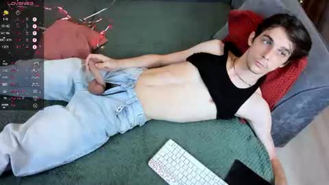 Snapshot of aaron_bang chatting on 9, 7, 2026 Aaron Bang online show from 9, 7, 2026