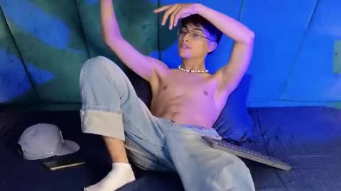 Aaron Ezequiel online show from 23, 9, 2025