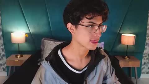 Aaron Ezequiel online show from 3, 6, 2026