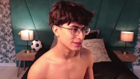 Aaron Ezequiel online show from 14, 6, 2026