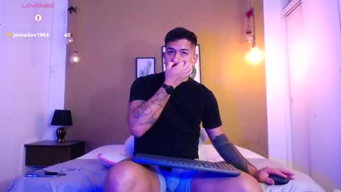 Snapshot of aaron_williams09 chatting on 7, 3, 2025 Your aron online show from 7, 3, 2025
