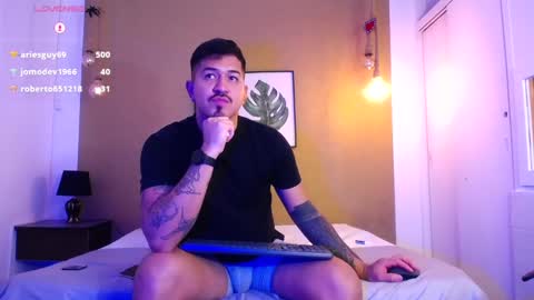 Snapshot of aaron_williams09 chatting on 7, 3, 2025 Your aron online show from 7, 3, 2025