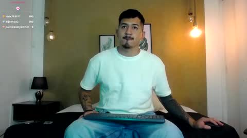 Snapshot of aaron_williams09 chatting on 8, 3, 2025 Your aron online show from 8, 3, 2025