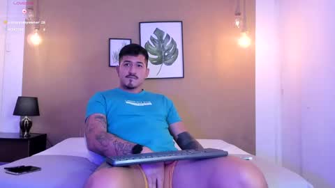 Snapshot of aaron_williams09 chatting on 9, 3, 2025 Your aron online show from 9, 3, 2025