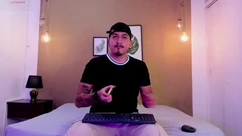 Snapshot of aaron_williams09 chatting on 11, 3, 2025 Your aron online show from 11, 3, 2025