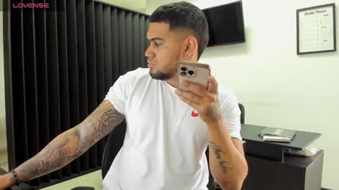 ig aaron hunter123 online show from 3, 3, 2026