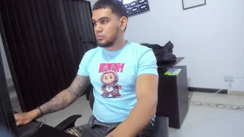 ig aaron hunter123 online show from 27, 4, 2026