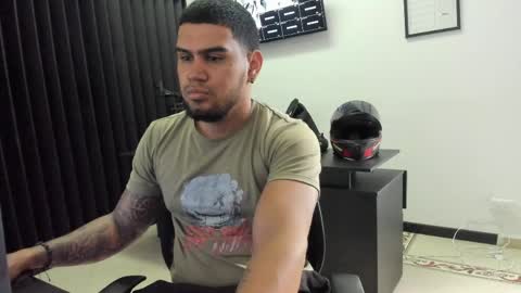 ig aaron hunter123 online show from 29, 4, 2026