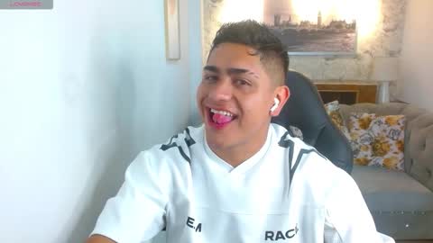 Snapshot of aaronn_12 chatting on 12, 9, 2025 Aaron online show from 12, 9, 2025