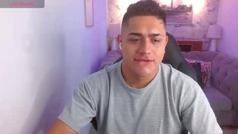 Snapshot of aaronn_12 chatting on 23, 9, 2025 Aaron online show from 23, 9, 2025