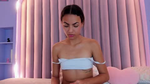 Snapshot of aashleytaylor chatting on 2, 2, 2025 AASHLEY online show from 2, 2, 2025