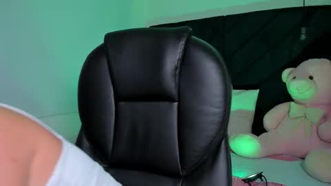 Abby Roux online show from 10, 9, 2025