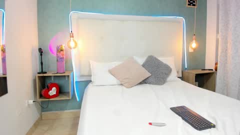 Abby Dixon  online show from 18, 2, 2025