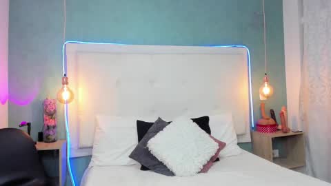 Snapshot of abbydixon1 chatting on 15, 12, 2025 Abby Dixon online show from 15, 12, 2025