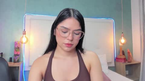 Snapshot of abbydixon1 chatting on 19, 12, 2025 Abby Dixon online show from 19, 12, 2025