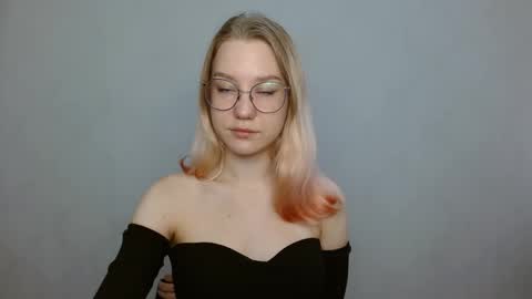 Snapshot of abbymoore__ chatting on 14, 1, 2025 Abby Lovense is active online show from 14, 1, 2025