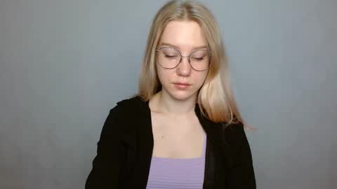 Snapshot of abbymoore__ chatting on 26, 1, 2025 Abby Lovense is active online show from 26, 1, 2025