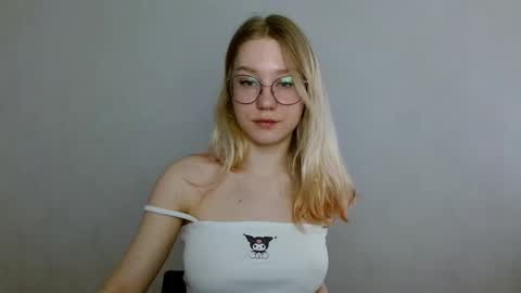 Snapshot of abbymoore__ chatting on 8, 3, 2025 Abby Lovense is active online show from 8, 3, 2025