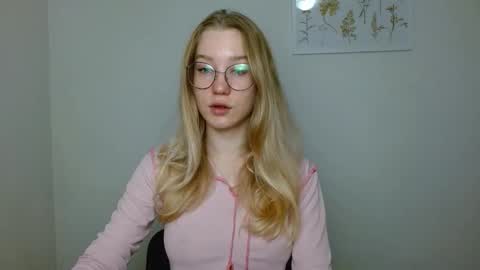 Snapshot of abbymoore__ chatting on 28, 9, 2025 Abby Lovense is active online show from 28, 9, 2025