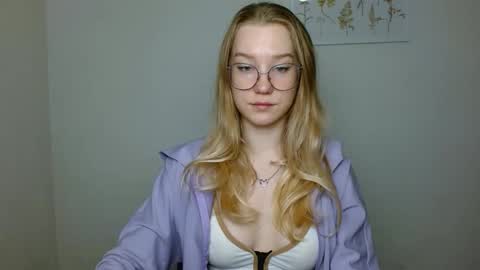 Snapshot of abbymoore__ chatting on 8, 10, 2025 Abby Lovense is active online show from 8, 10, 2025