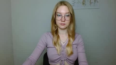 Snapshot of abbymoore__ chatting on 9, 10, 2025 Abby Lovense is active online show from 9, 10, 2025