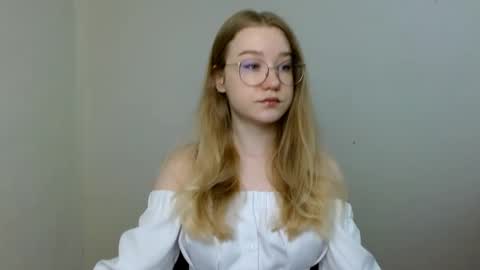 Snapshot of abbymoore__ chatting on 23, 4, 2026 Abby Lovense is active online show from 23, 4, 2026