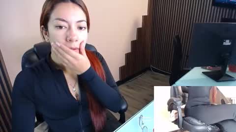 Snapshot of abbystones chatting on 17, 12, 2025 Abby Stones online show from 17, 12, 2025