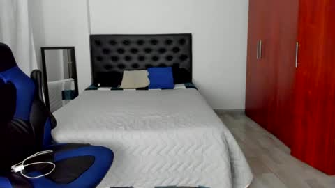 Independence model AbelAsburgo online show from 28, 12, 2024