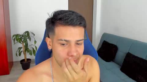 Independence model AbelAsburgo online show from 26, 11, 2025