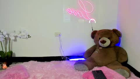  Abella and Kendra  online show from 5, 1, 2025