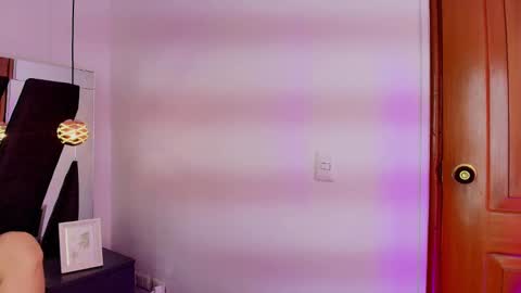 Snapshot of abril_lee__ chatting on 6, 3, 2025 Abril online show from 6, 3, 2025