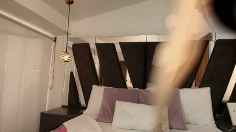 Snapshot of abril_lee__ chatting on 18, 10, 2025 Abril online show from 18, 10, 2025