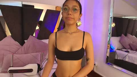 Snapshot of abril_lee__ chatting on 29, 11, 2025 Abril online show from 29, 11, 2025