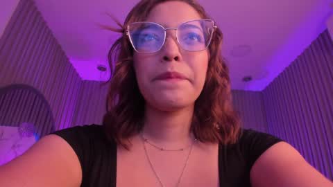 Snapshot of abrilbloom_ chatting on 5, 6, 2026 abril online show from 5, 6, 2026