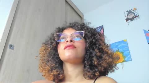 Snapshot of ada_gales_ chatting on 26, 9, 2025 Isa online show from 26, 9, 2025