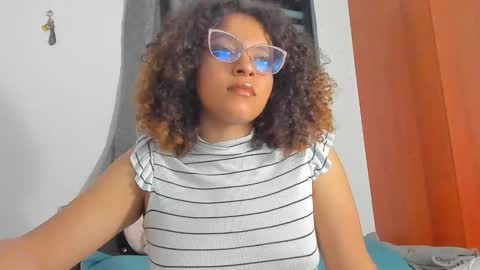 Snapshot of ada_gales_ chatting on 4, 11, 2025 Isa online show from 4, 11, 2025