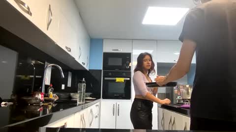 Snapshot of adam_and_abby_ chatting on 27, 12, 2024 adam and abby online show from 27, 12, 2024