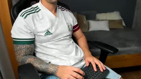 Snapshot of adam_clarke chatting on 11, 6, 2026 adam clarke online show from 11, 6, 2026