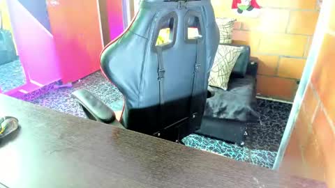 Adam Valencia online show from 4, 1, 2025