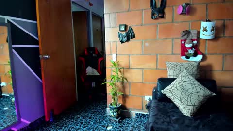 Adam Valencia online show from 21, 2, 2025