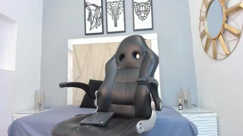 Adams Bobby online show from 25, 11, 2025